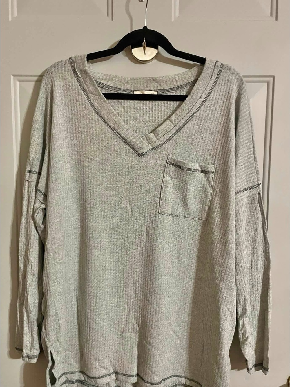 NWOT Women's Lightweight V-Neck Waffle Knit Top - Light Gray Size 1x